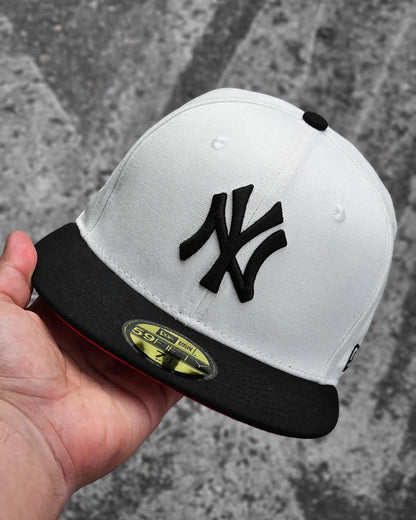 NEW YORK YANKEES BEIGE SUBWAY SERIES 2000 VISOR NEGRO UV ROJO