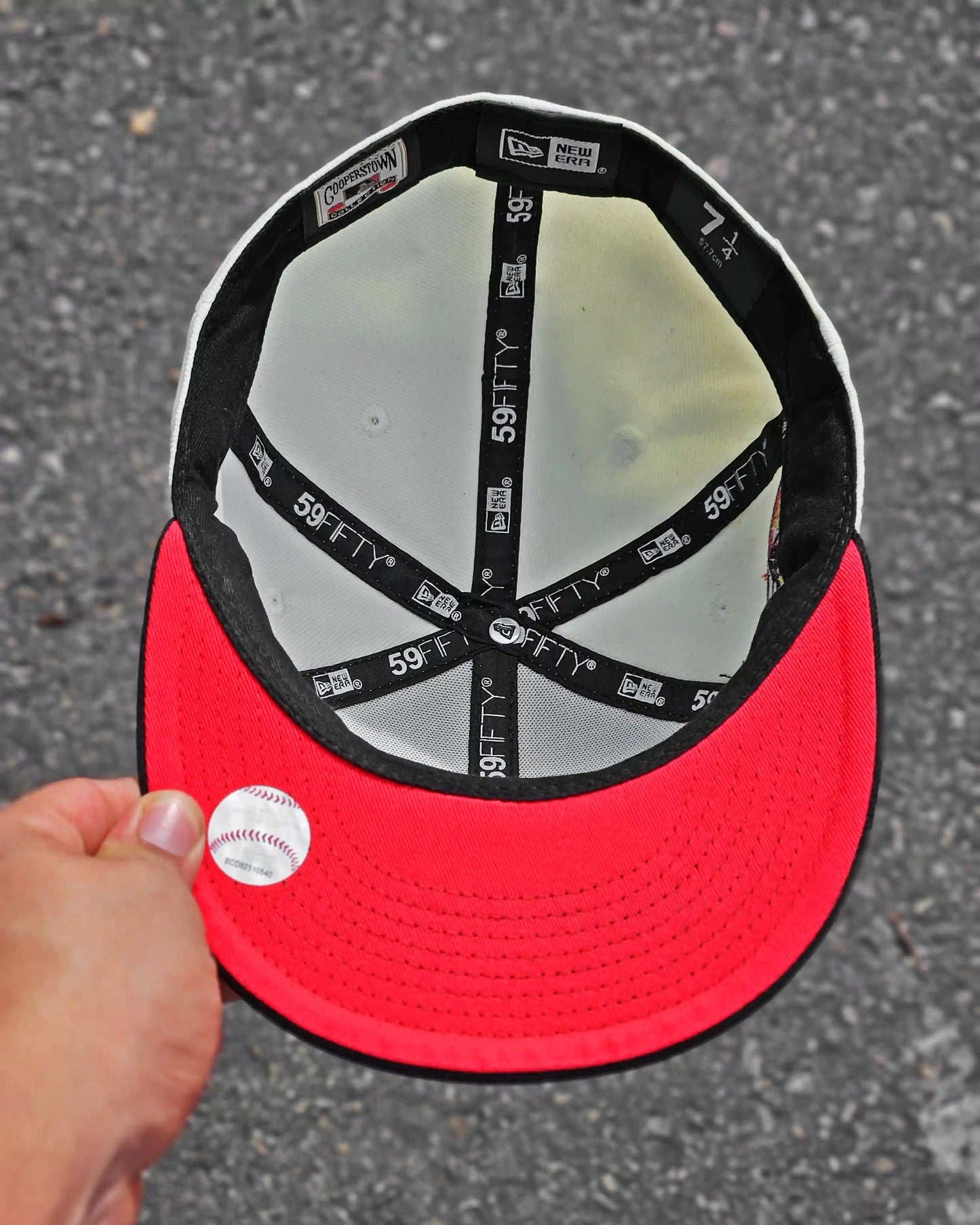 NEW YORK YANKEES BEIGE SUBWAY SERIES 2000 VISOR NEGRO UV ROJO