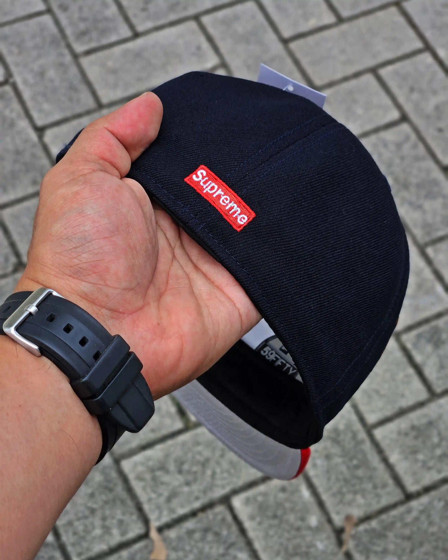 SUPREME EXCLUSIVE NAVY PARCA S VISOR ROJO