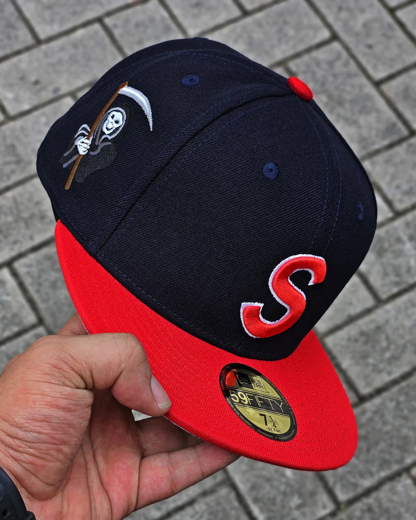 SUPREME EXCLUSIVE NAVY PARCA S VISOR ROJO