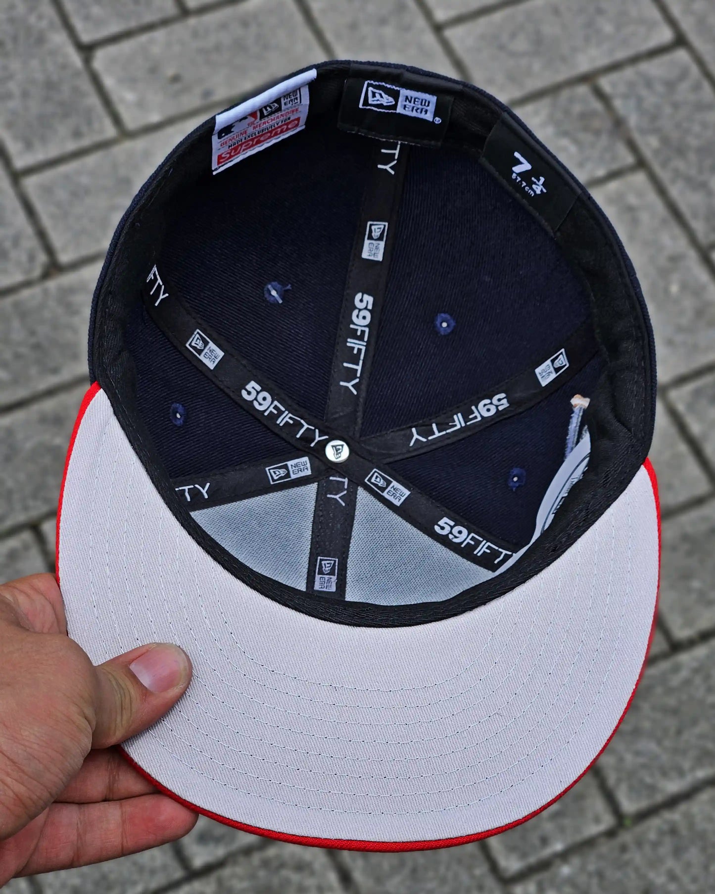 SUPREME EXCLUSIVE NAVY PARCA S VISOR ROJO