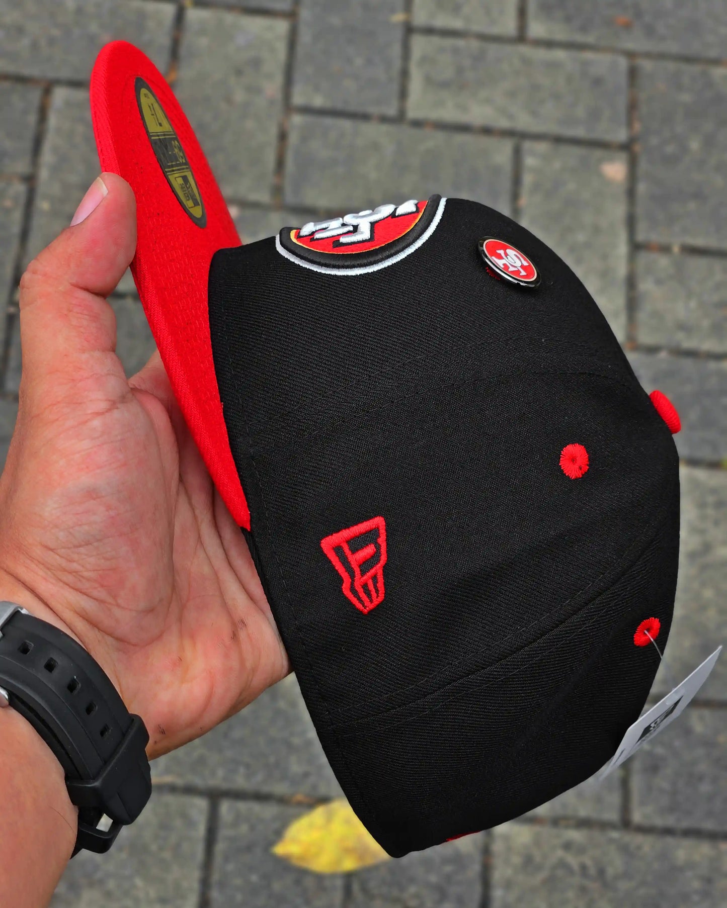 SAN FRANCISCO 49ERS NEGRO VISOR ROJO