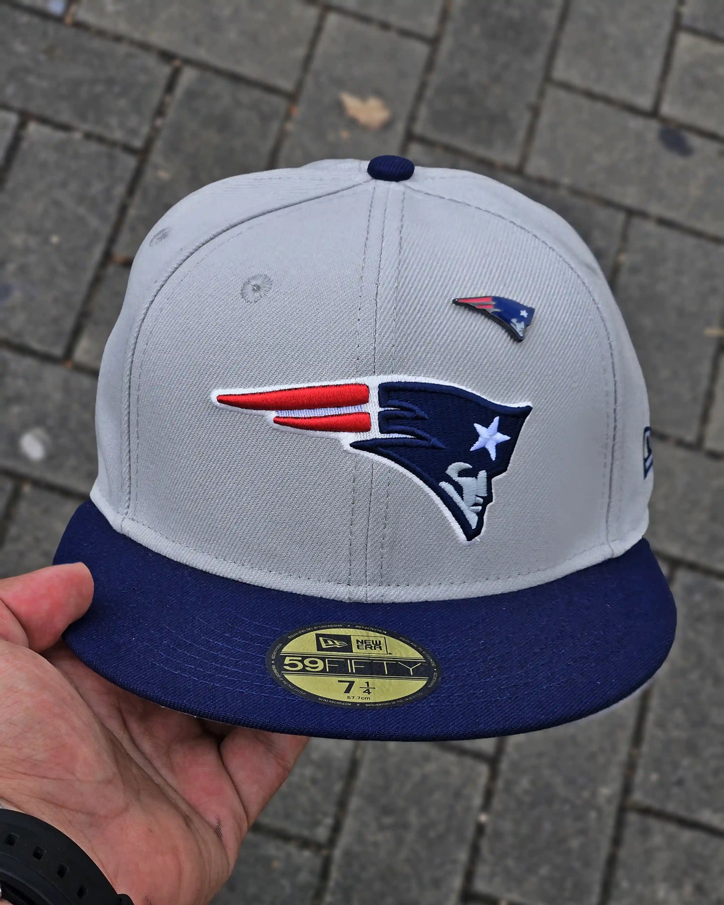 NEW ENGLAND PATRIOTS GRIS VISOR AZUL