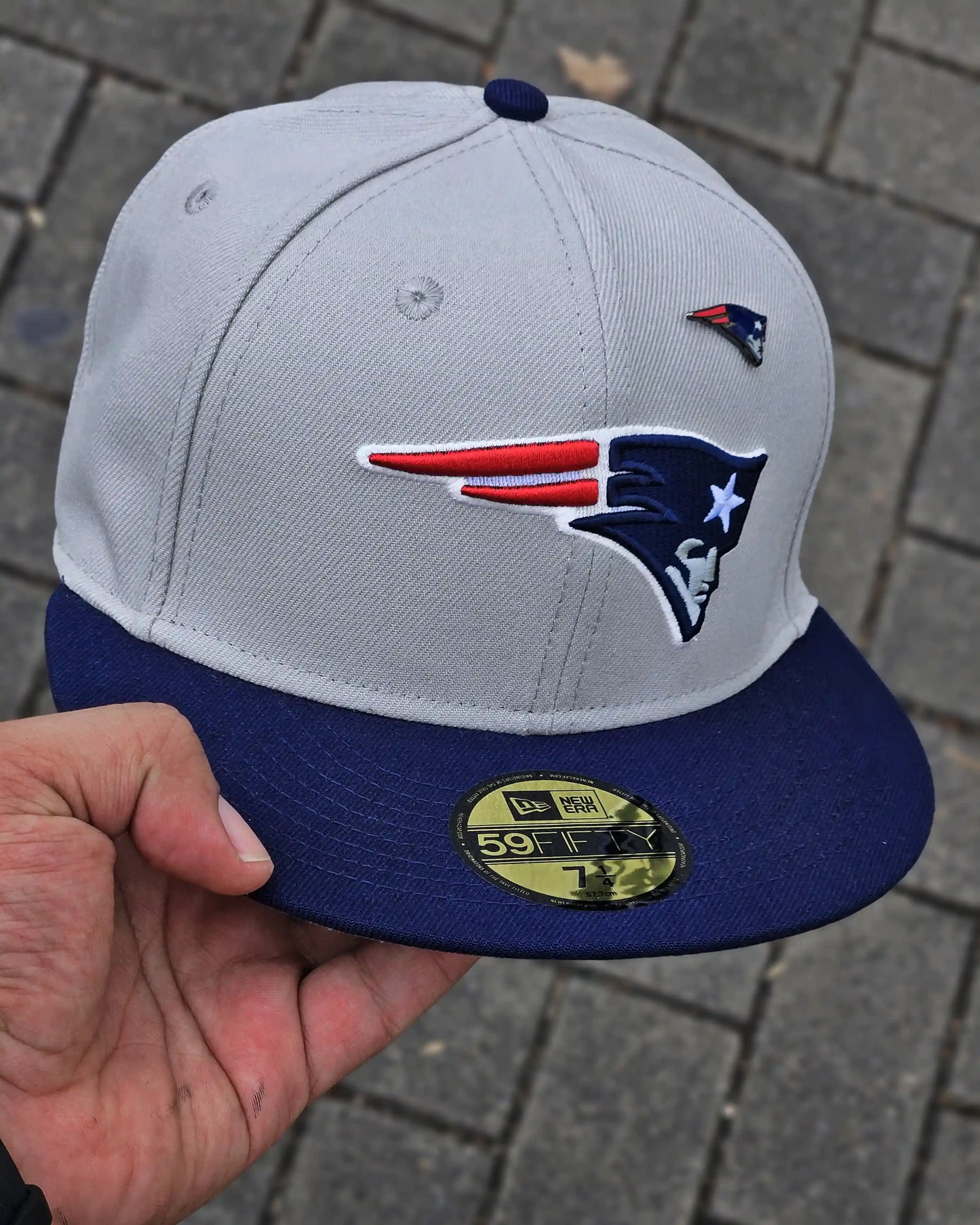 NEW ENGLAND PATRIOTS GRIS VISOR AZUL
