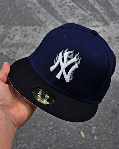 NEW YORK YANKEES NAVY LOGO FLAME VISOR NEGRO