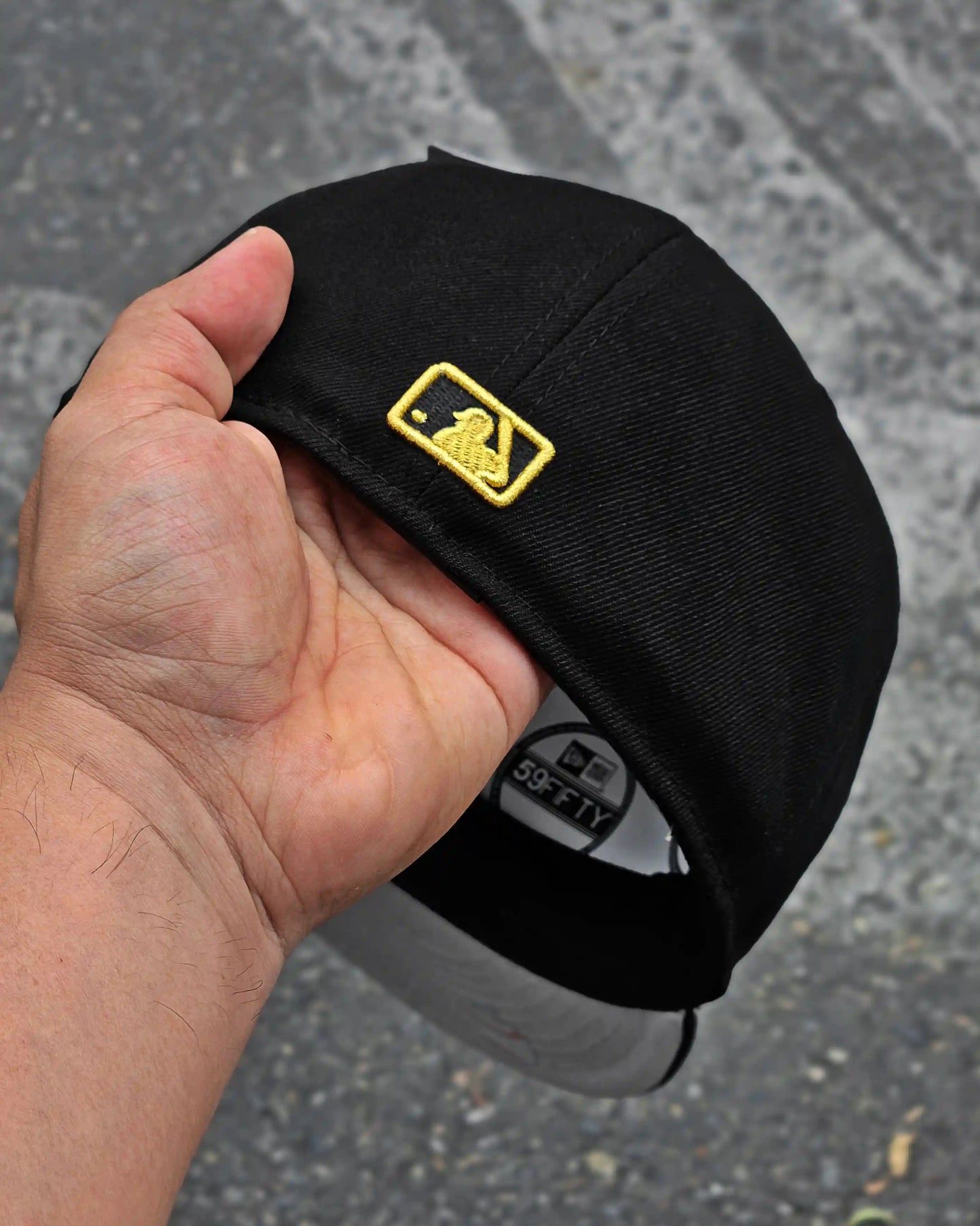 NEW YORK YANKEES NEGRO LOGO DORADO