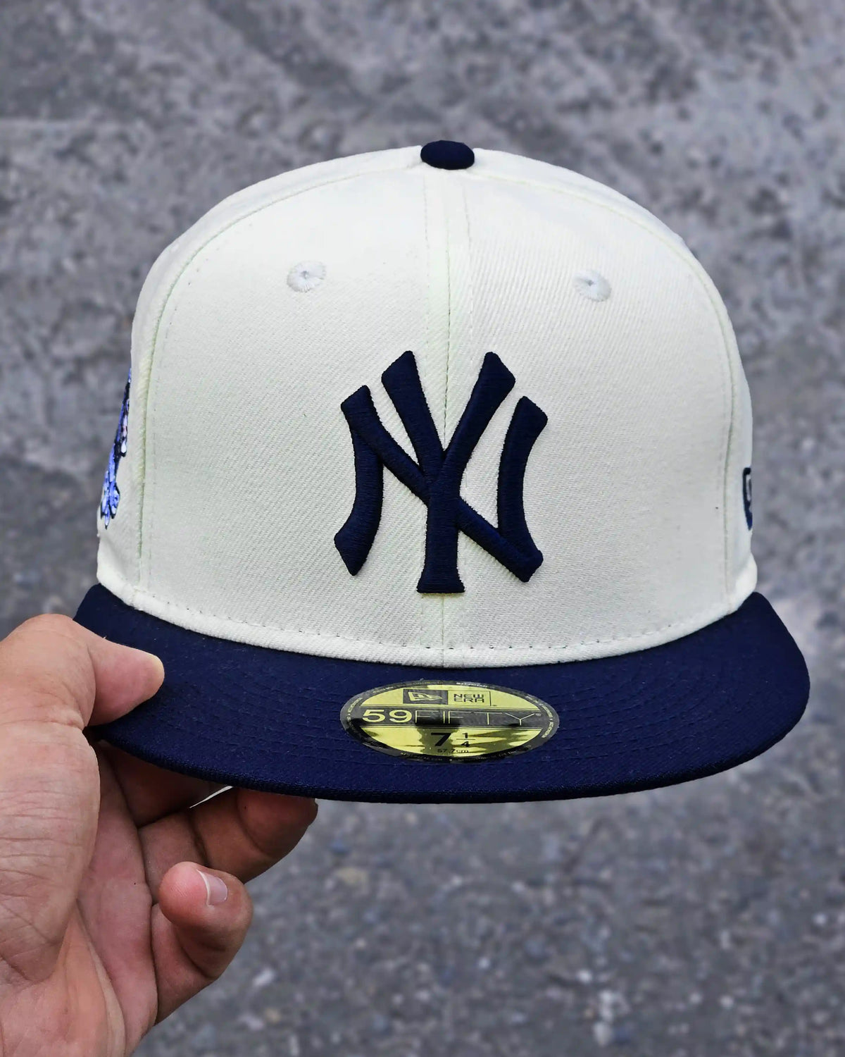 NEW YORK YANKEES BEIGE CHAMPIONS 2000 VISOR NAVY