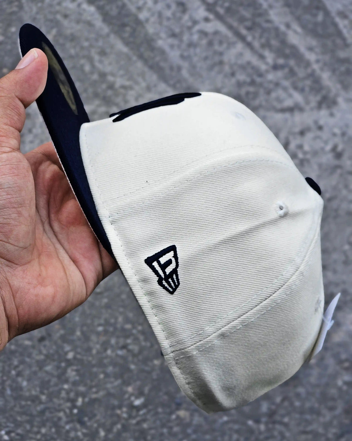 NEW YORK YANKEES BEIGE CHAMPIONS 2000 VISOR NAVY