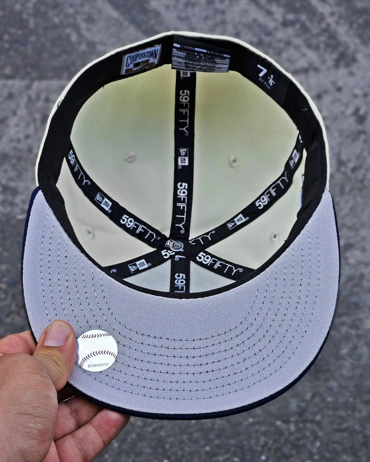 NEW YORK YANKEES BEIGE CHAMPIONS 2000 VISOR NAVY