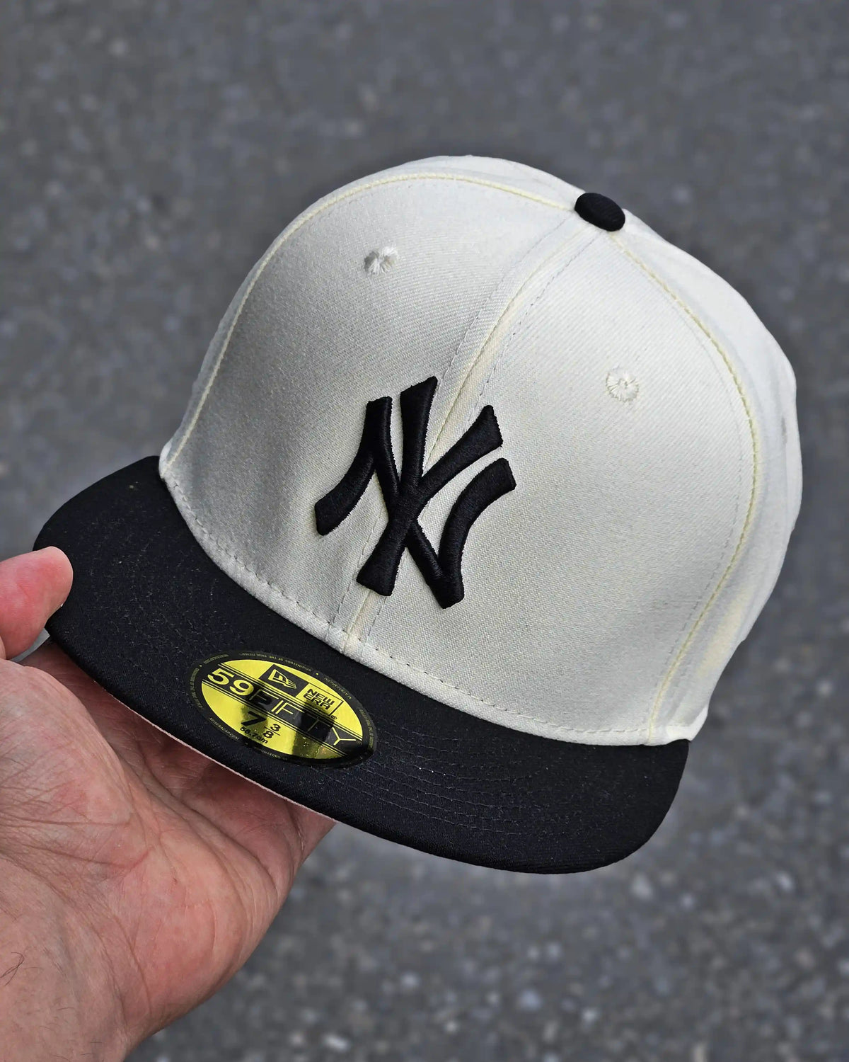 NEW YORK YANKEES BEIGE VISOR NEGRO