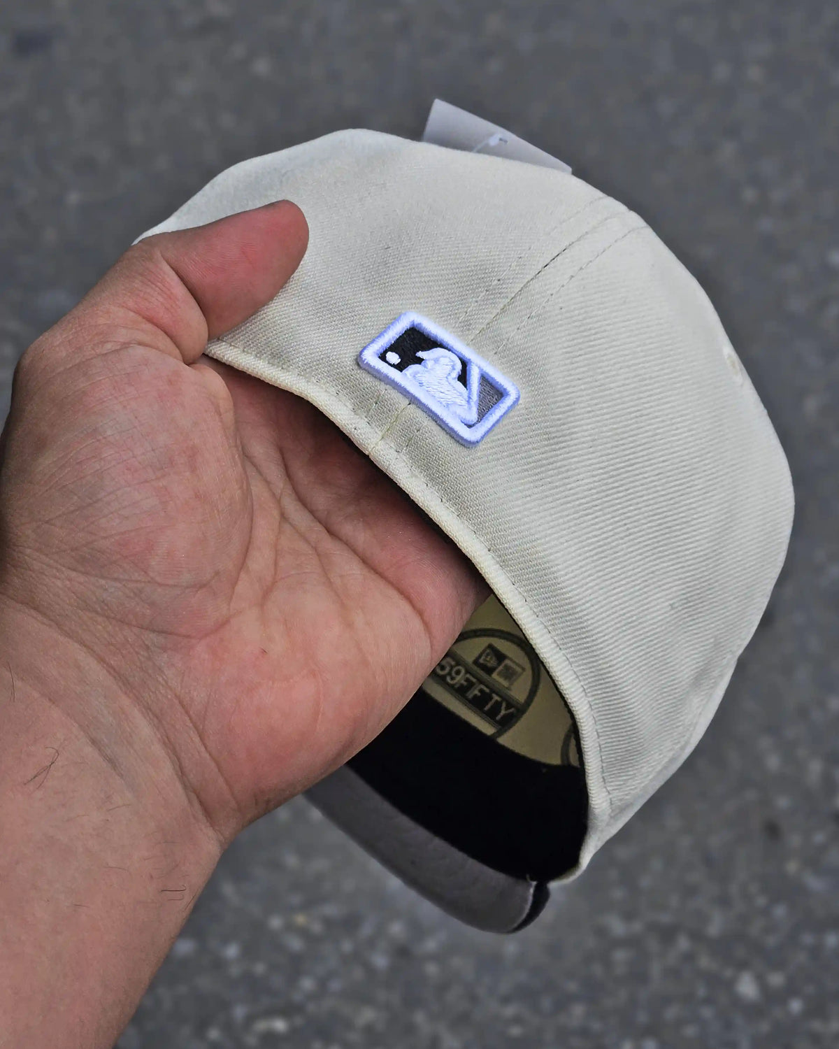 NEW YORK YANKEES BEIGE VISOR NEGRO