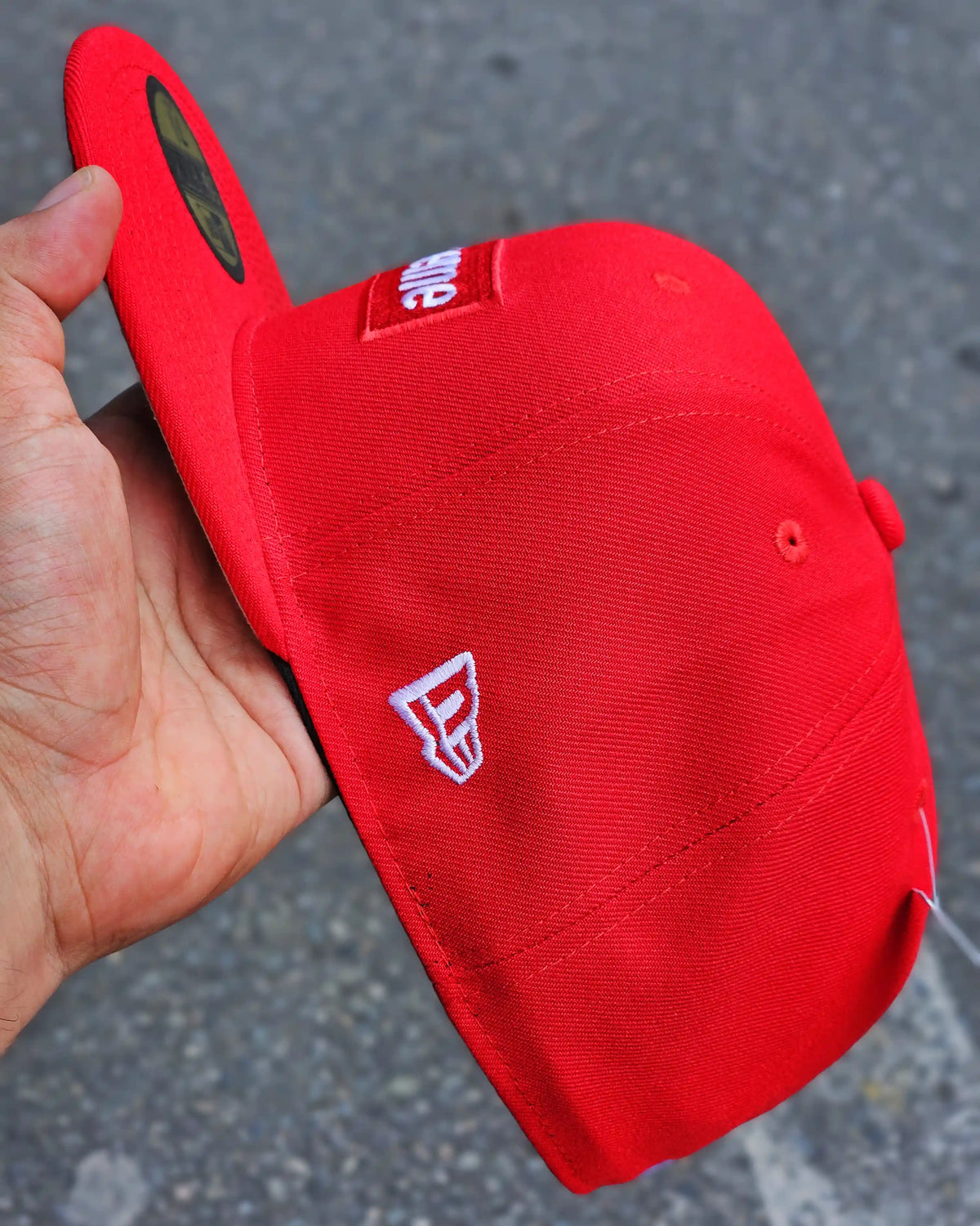 SUPREME EXCLUSIVE ROJO SHOP BOX LOGO MILAN