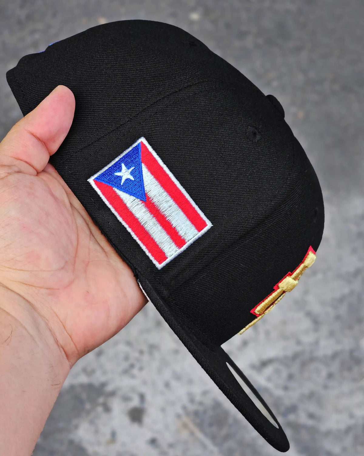 PUERTO RICO NEGRO LOGO DORADO
