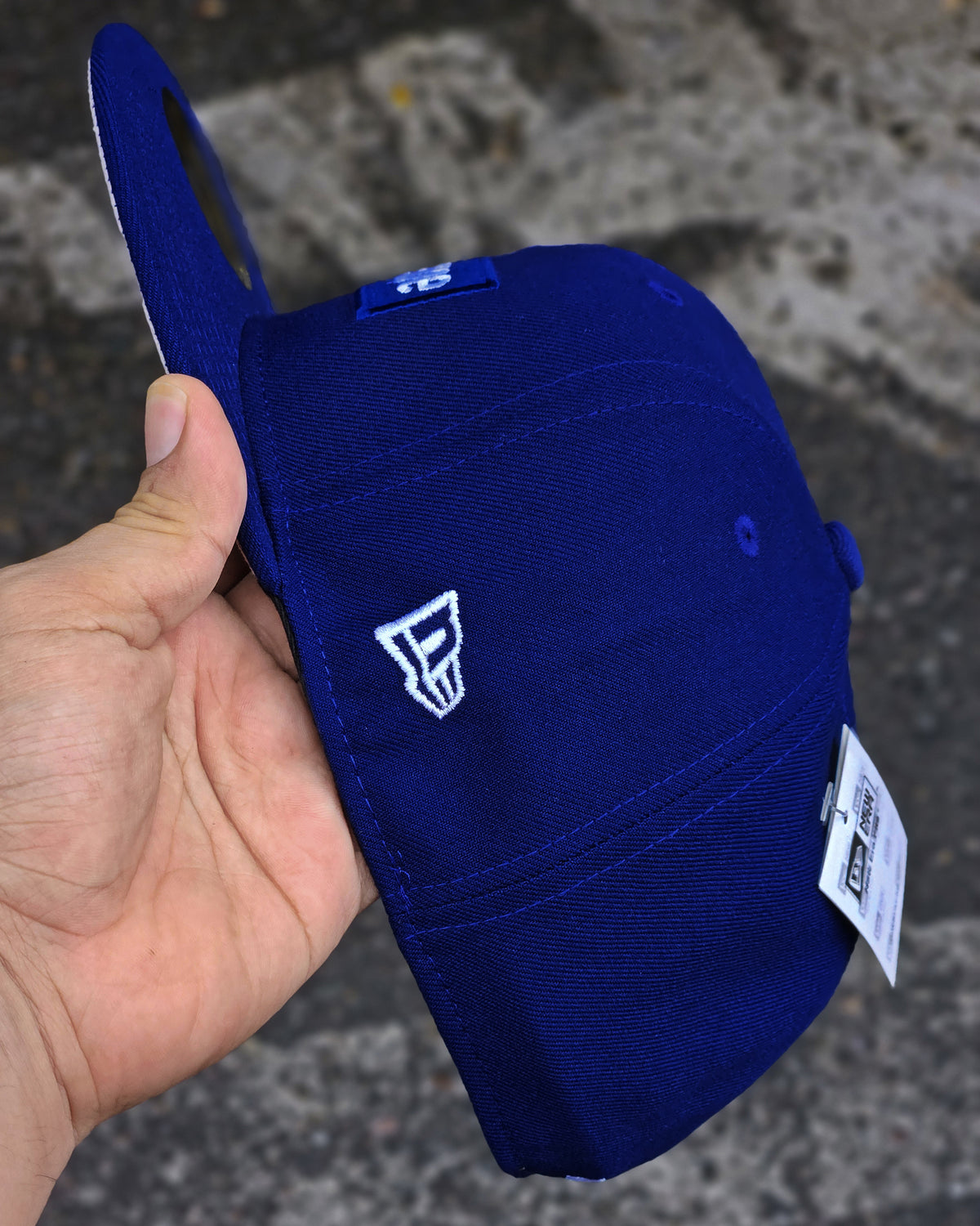 SUPREME EXCLUSIVE AZUL SHOP BOX LOGO LOS ANGELES