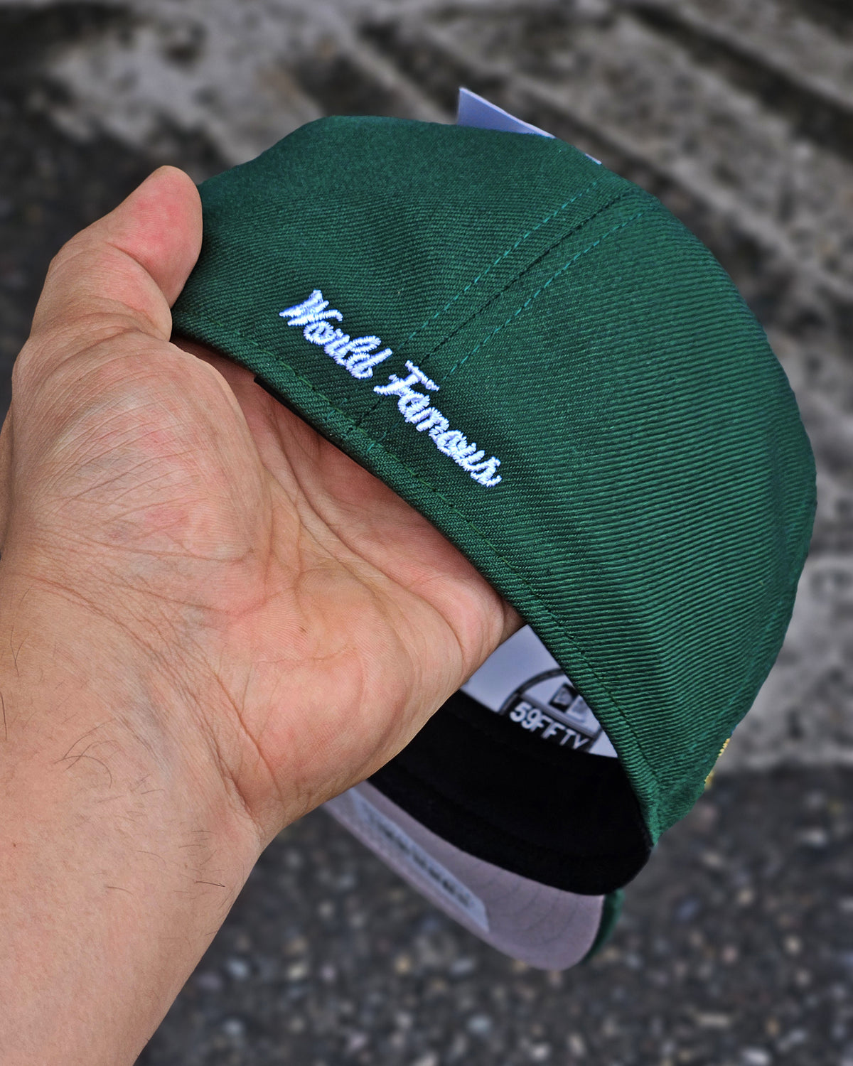 SUPREME EXCLUSIVE VERDE SHOP BOX LOGO LONDON