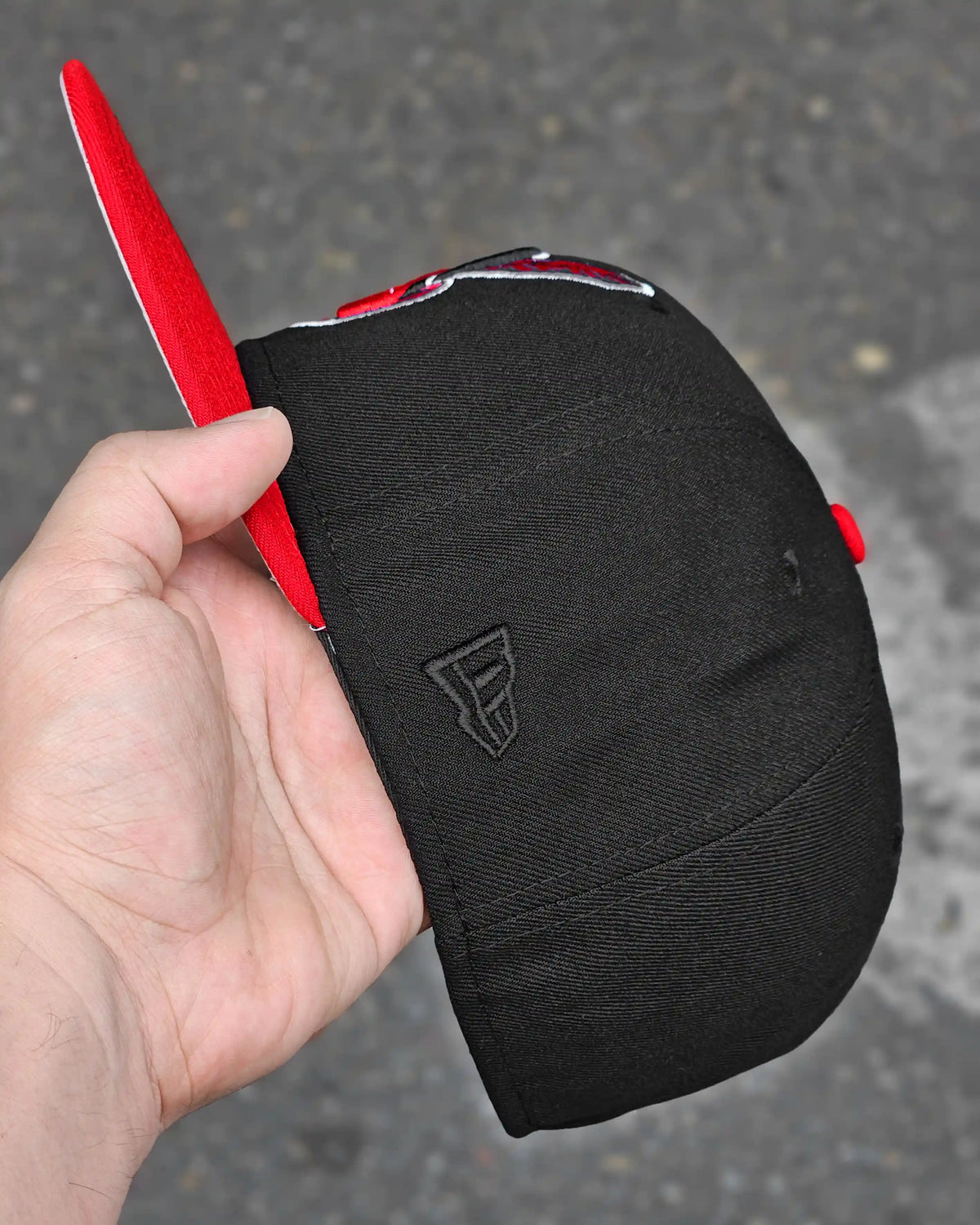 CLEVELAND INDIANS NEGRO VISOR ROJO BIG LOGO
