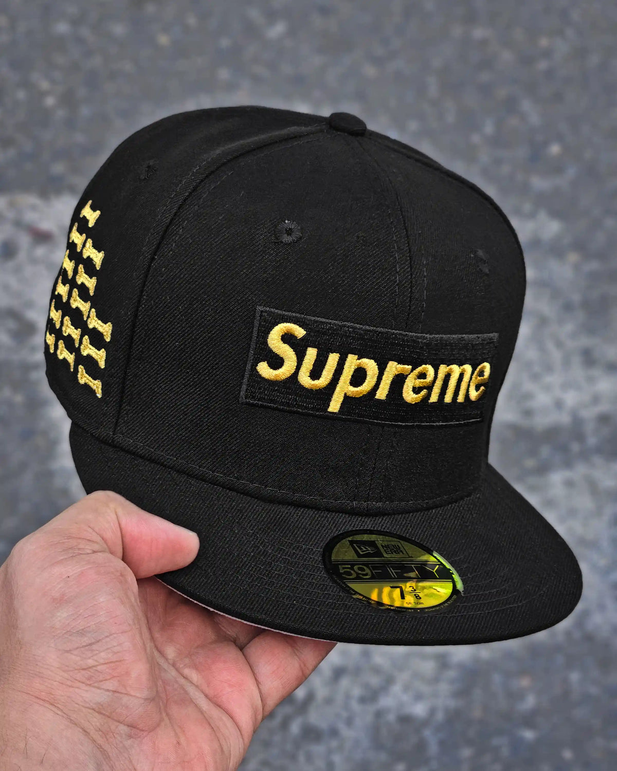 SUPREME EXCLUSIVE NEGRO BONES BOX DORADO