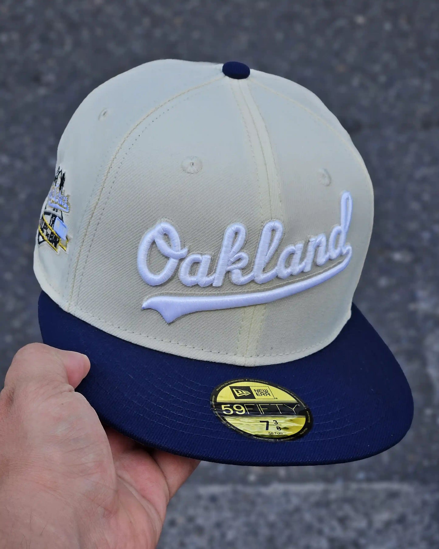 OAKLAND ATHLETICS BEIGE VISOR AZUL