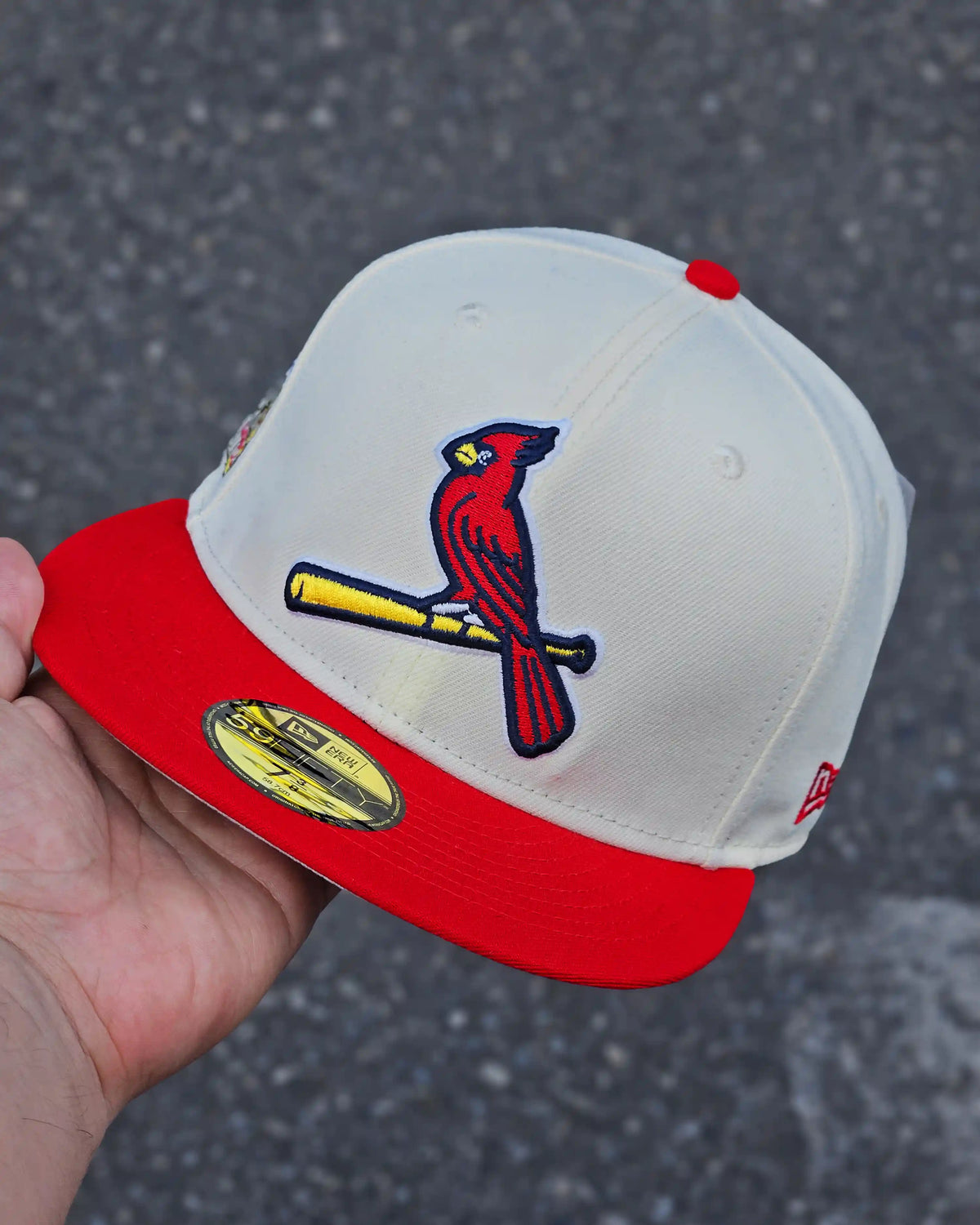 SAN LUIS CARDENALES BEIGE VISOR ROJO