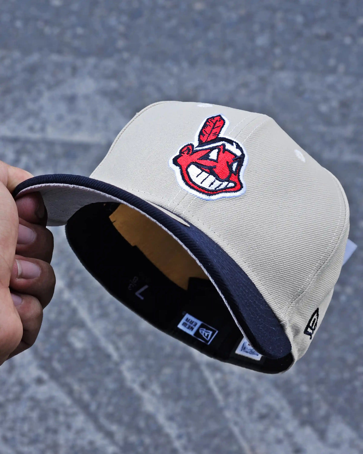 CLEVELAND INDIANS BEIGE WORLD SERIES 1995 VISOR NAVY