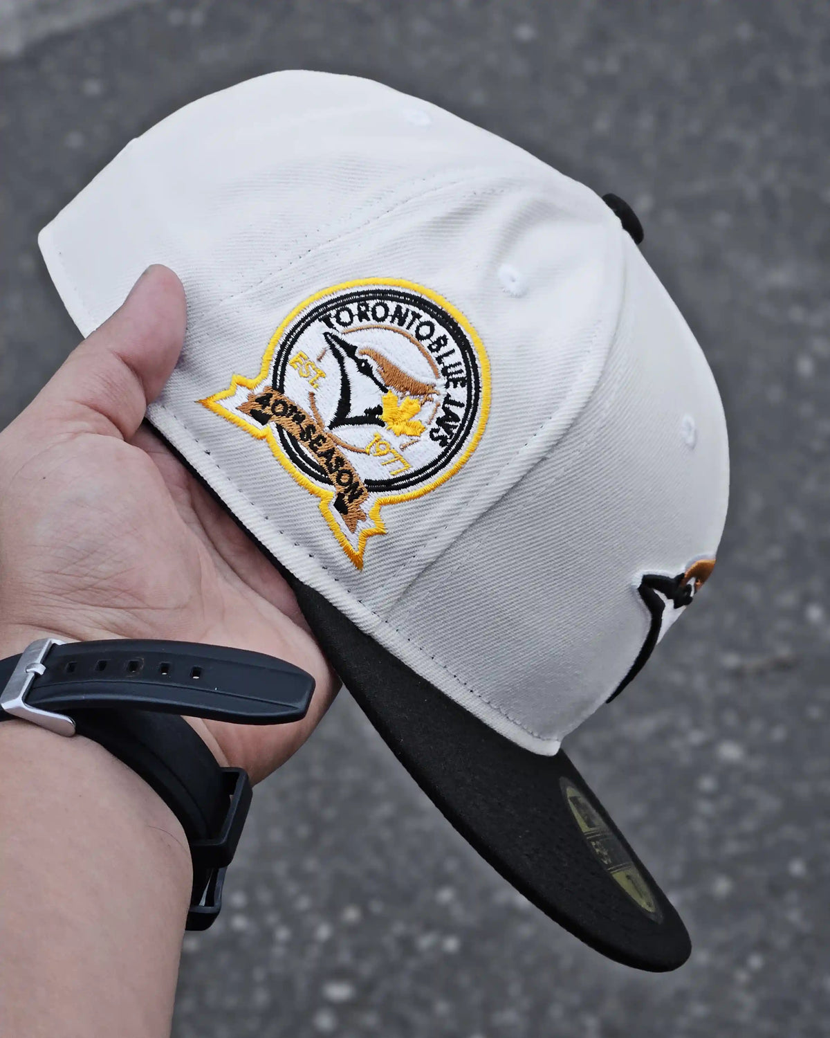 TORONTO BLUE JAYS BLANCO 40TH SEASON DORADO VISOR NEGRO