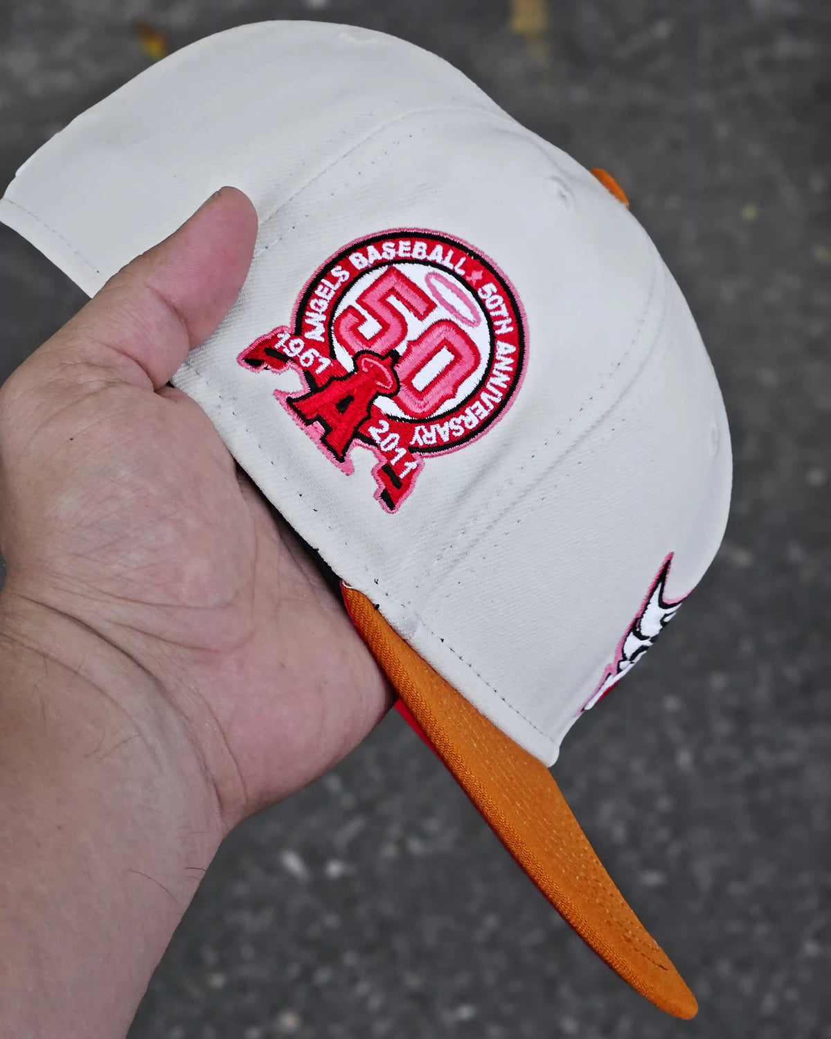 LOS ANGELES ANGELS BEIGE 5OTH ANNIVERSARY VISOR MOCCA UV ROJO