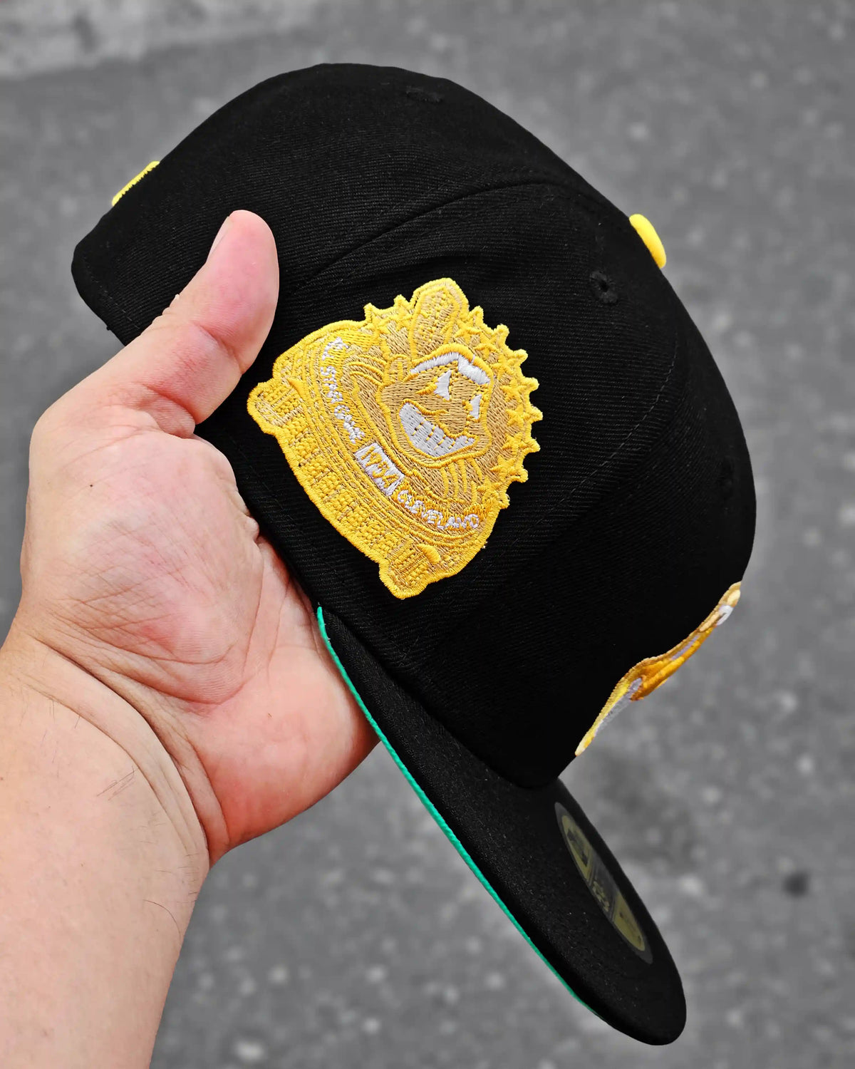 CLEVELAND INDIANS NEGRO BIG LOGO DORADO UV VERDE