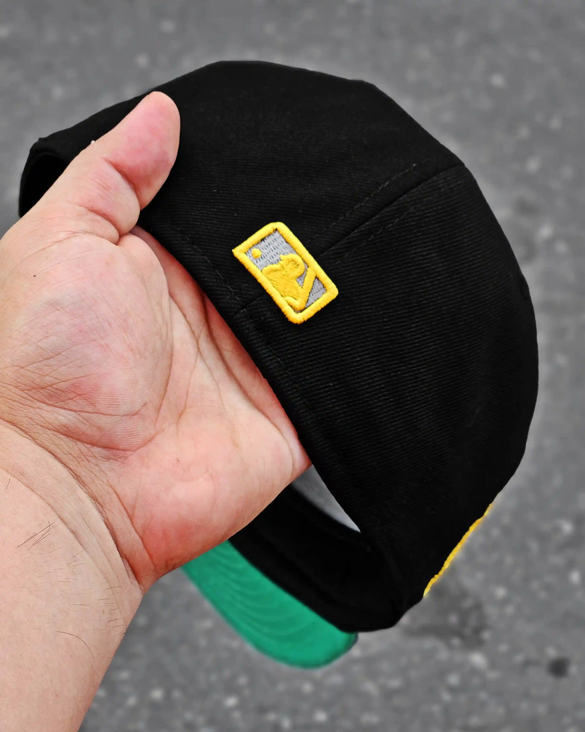 CLEVELAND INDIANS NEGRO BIG LOGO DORADO UV VERDE