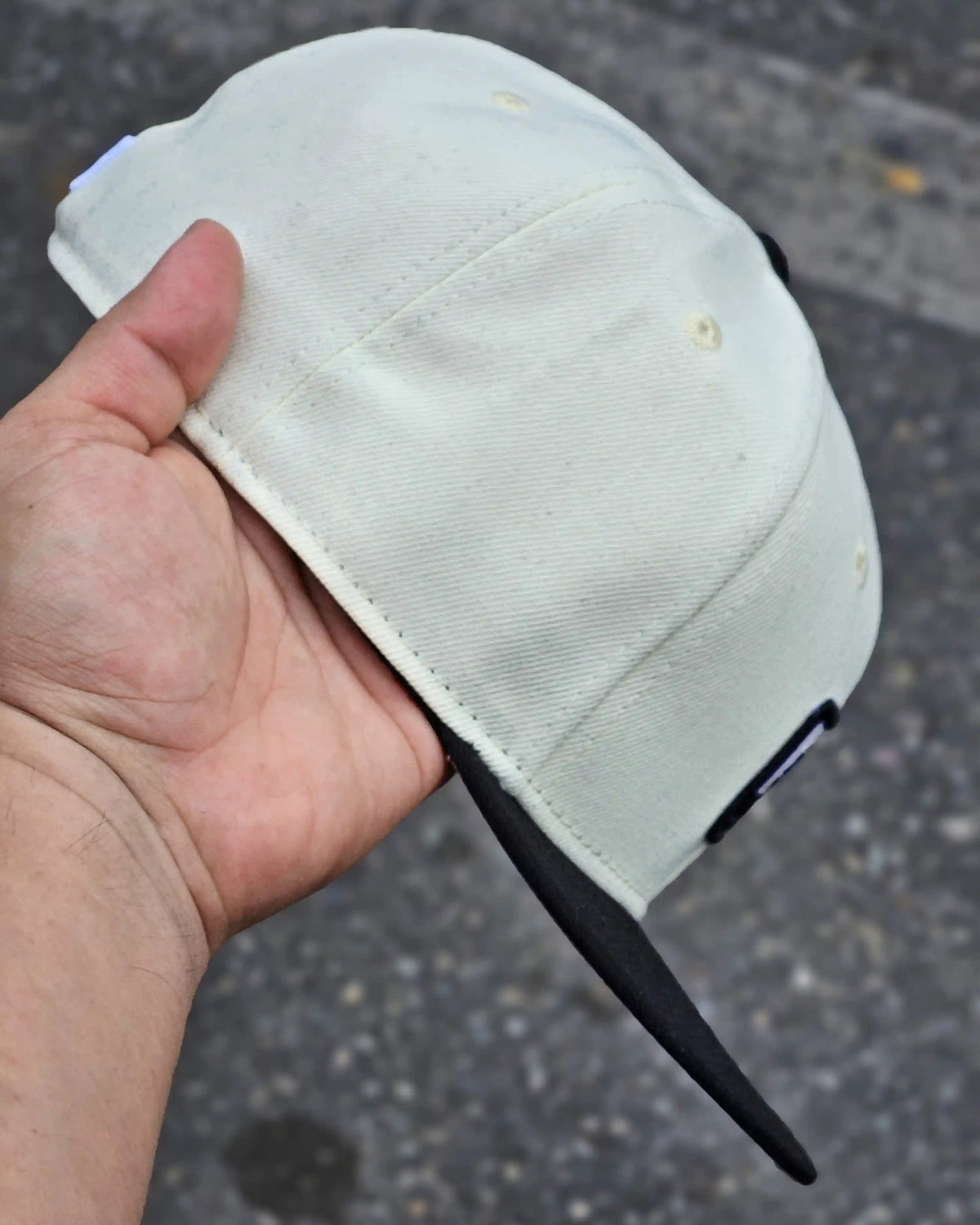 NO TEAM ESSENCIALS BEIGE UMPIRE VISOR NEGRO