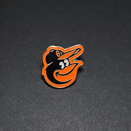 PIN BALTIMORE ORIOLES CUERVO NARANJA MASCOTA