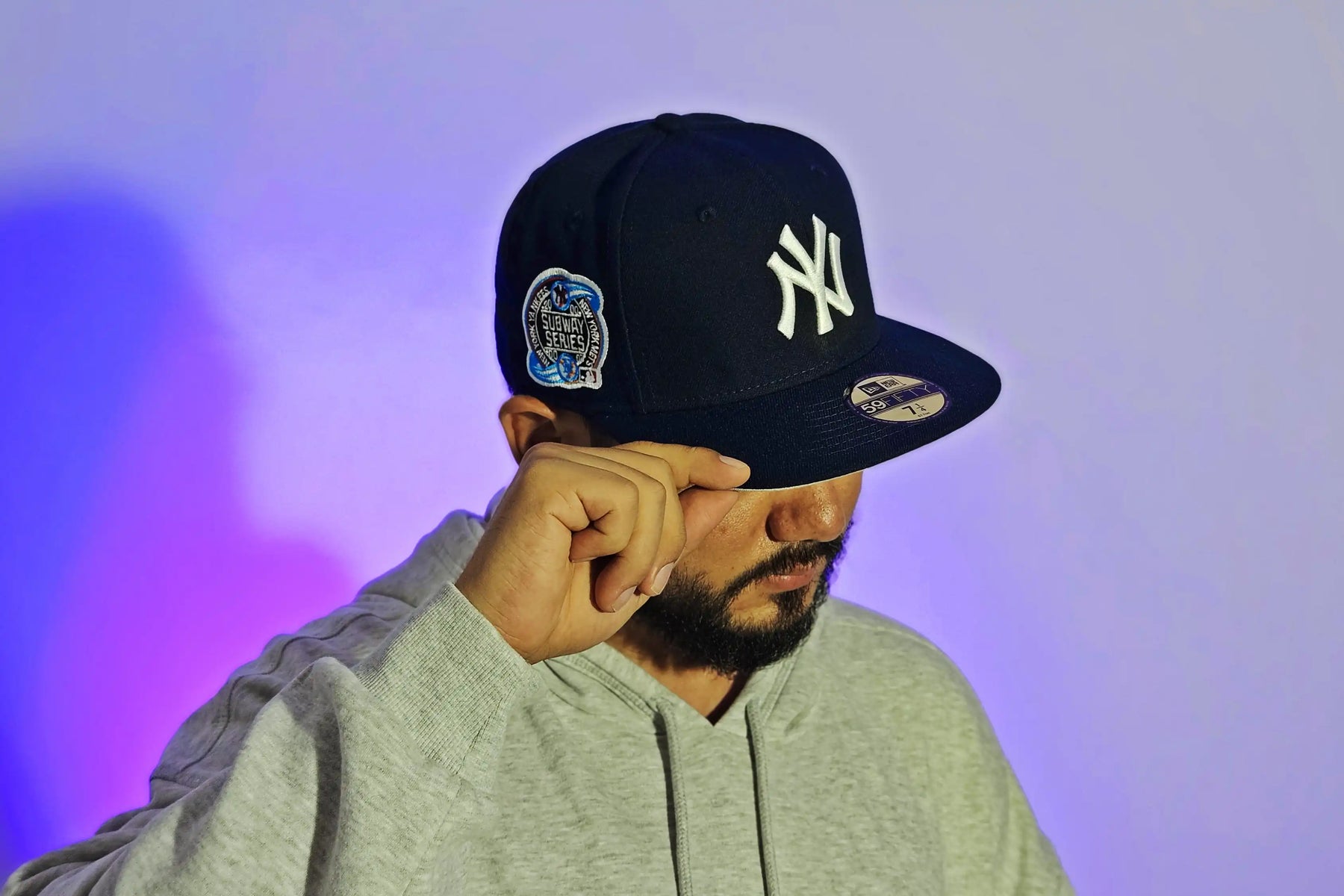 La gorra cerrada que buscas,