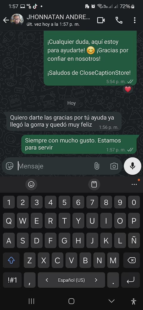 Collage de clientes CCS en Colombia con sus gorras