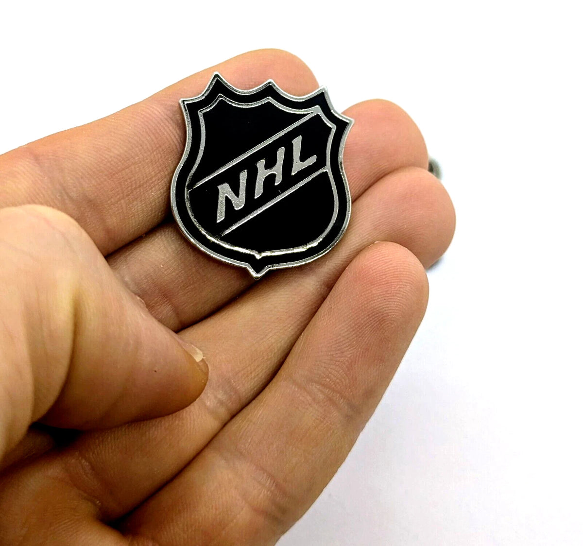 PIN NHL ESCUDO NEGRO LOGO